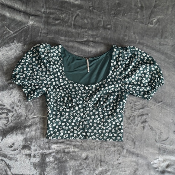 Free People Tops - EUC Free People Medium Dark Green and White Floral Cropped Blouse